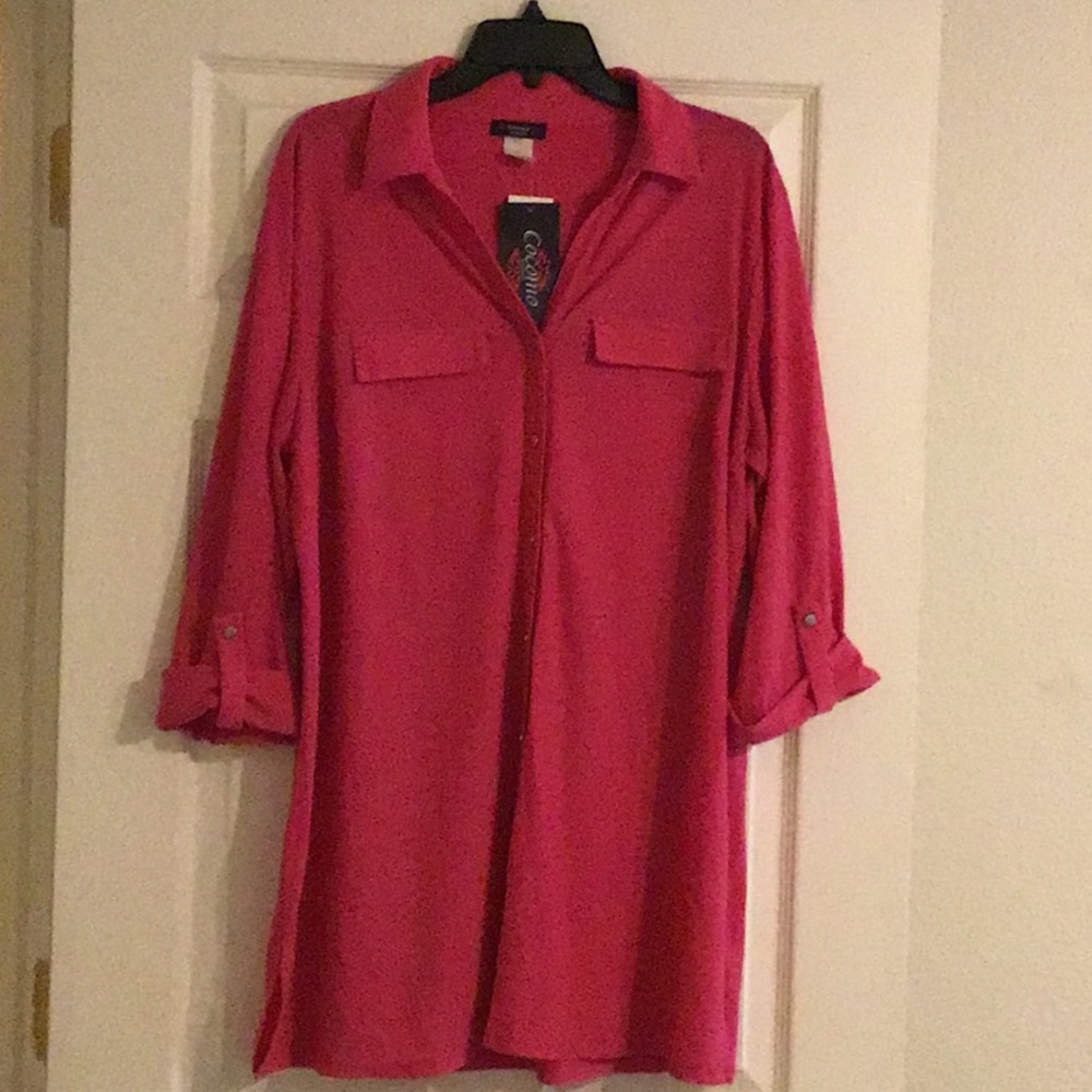 💕 Fushia Cocomo Woman button down top - new!💕